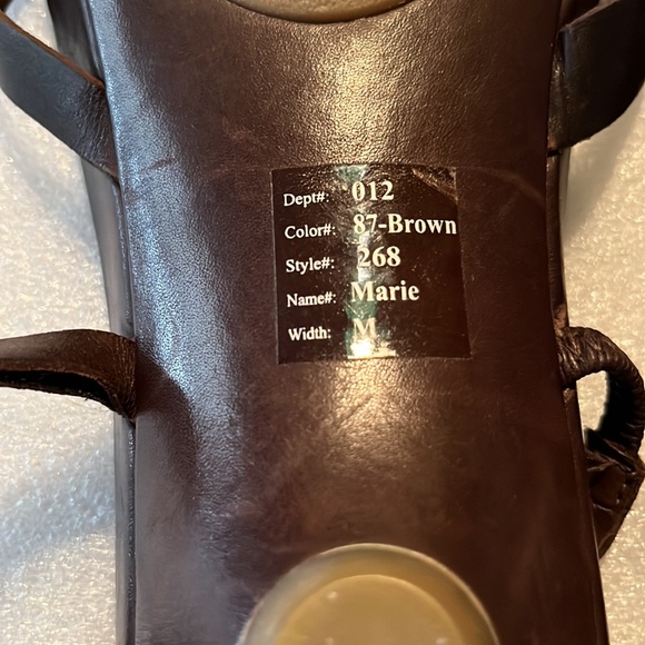 Bakers Leather Brown Sandals wrapped toe NWOT Size 8 flats - Picture 3 of 7